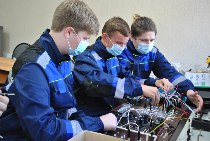 Бойцы энергетических отрядов «Россети Кубань» проходят обучение в корпоративном энергоинституте
