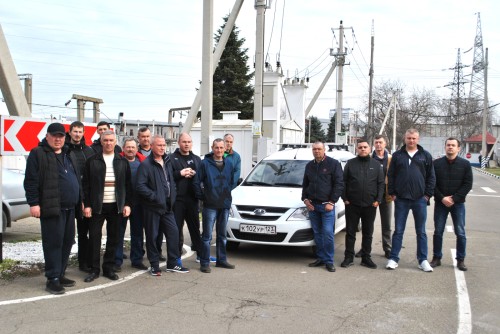 В энергоинституте водителей компании «Россети Кубань» обучили контраварийному вождению