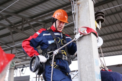 Энергетики «Россети Кубань» завершили обучение безопасным методам и приемам выполнения работ на высоте 