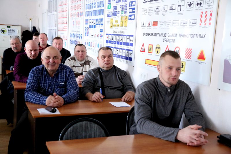 Водители «Россети Кубань» прошли обучение в энергоинституте по программам контраварийного и защитного вождения