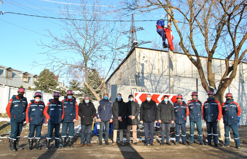 «Россети Кубань» подготовила первую бригаду специалистов, работающих под напряжением 
